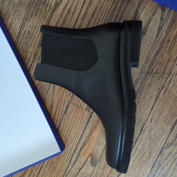 Stuart Weitzman Leather Dylan Chelsea Boots - Picture 3 of 5